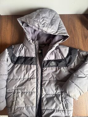 Nike Boys Gray Hooded Puffer Jacket - size 6-7 years